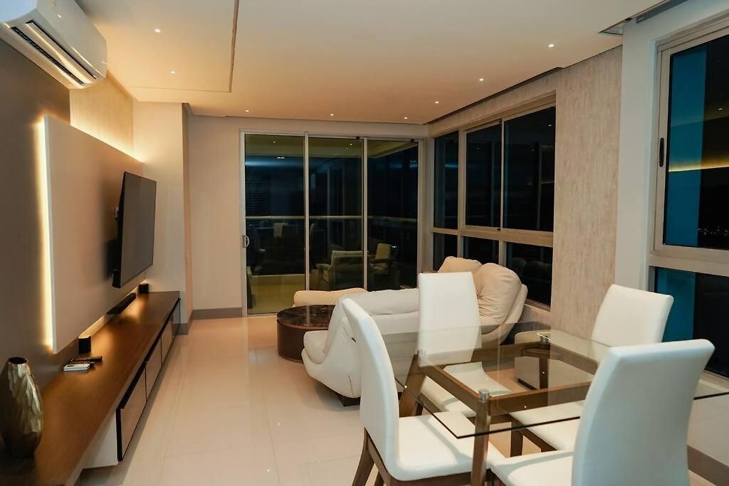 Luxury Beachfronts En En Bocagrande Y Marbella *