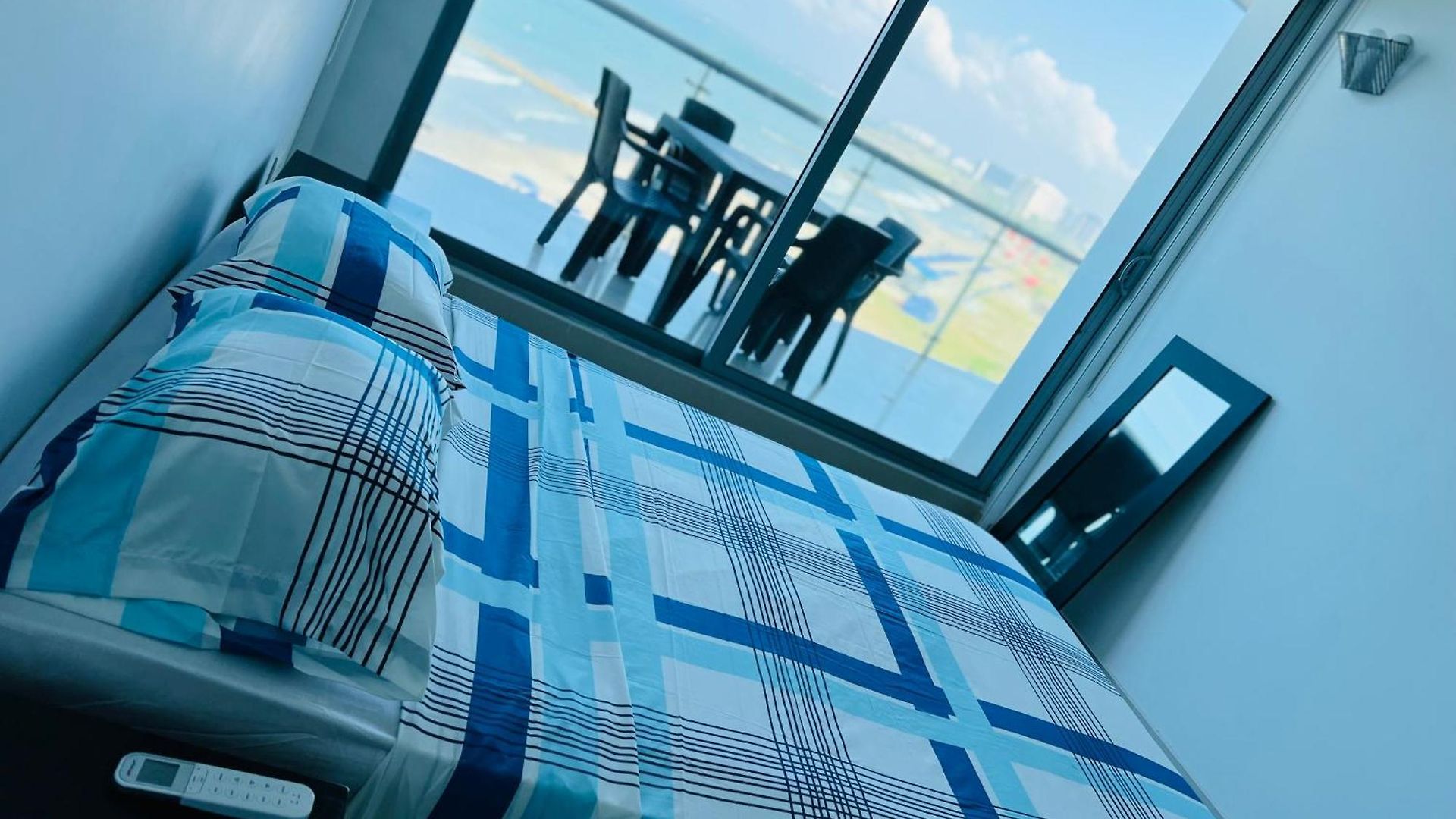 Luxury Beachfronts En En Bocagrande Y Marbella *